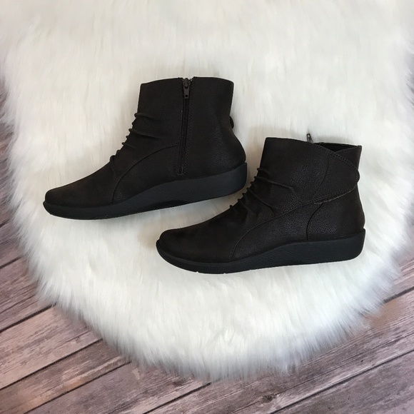 Clarks Brown Sillian Chell Booties - Picture 3 of 8